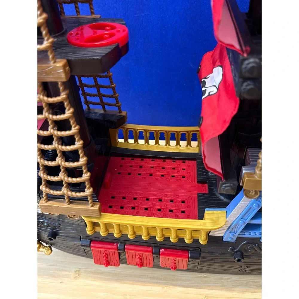 Fisher Price Imaginext Shark Bite Pirate Ship Playset with 4 Figures Black Red